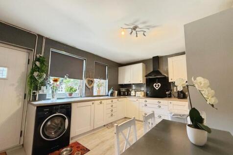 pbox-kitchen-323607.jpg
