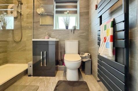 pbox-bathroom-323607.jpg