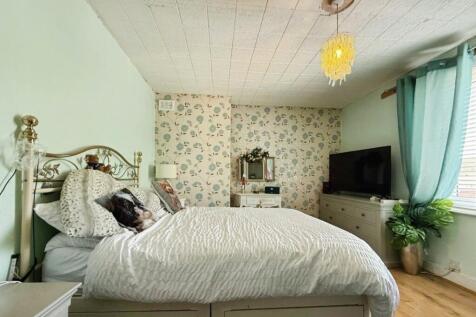 pbox-bedroom-323607.jpg