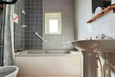 pbox-bathroom-323762.jpg