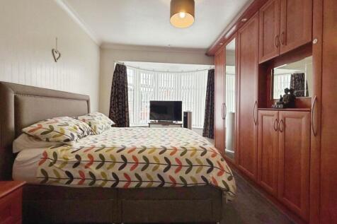 pbox-bedroom-325206.jpg