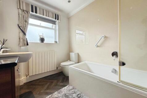 pbox-bathroom-325206.jpg