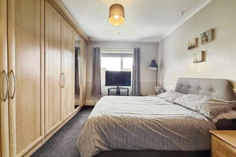 pbox-bedroom-325206.jpg