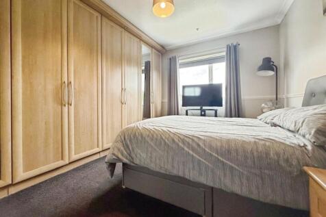 pbox-bedroom-325206.jpg