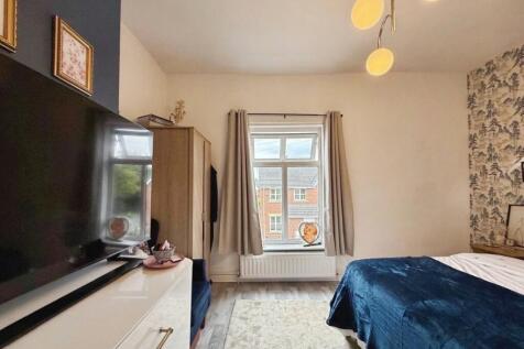 pbox-bedroom-325016.jpg