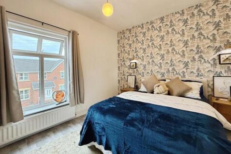 pbox-bedroom-325016.jpg