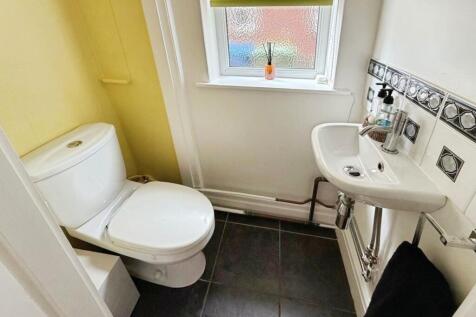 pbox-bathroom-326582.jpg