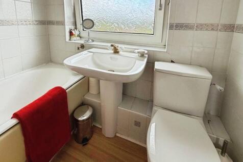 pbox-bathroom-326554.jpg
