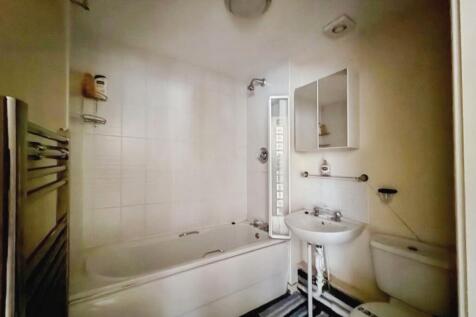 pbox-bathroom-327949.jpg