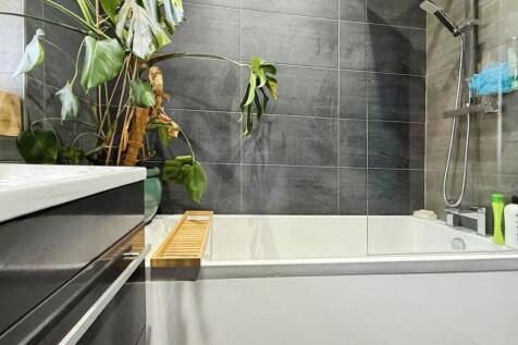 pbox-bathroom-342159.jpg