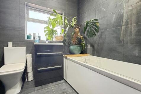 pbox-bathroom-342159.jpg