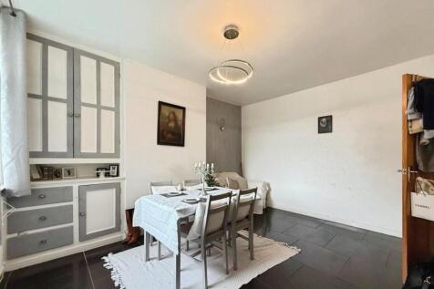 c4644dbd--4874-9E3E-74FCDB08D2B8-12040-000023EC8E6