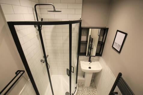 En Suite 1.jpg