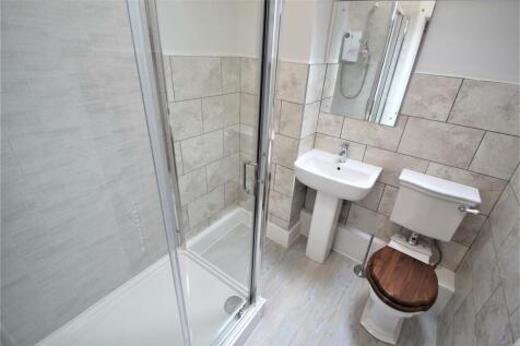bedroom 1 (bathroom).jpg