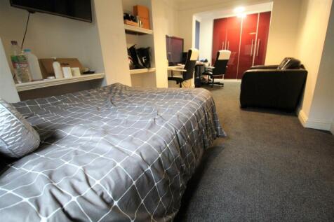 Bedroom 1.jpg