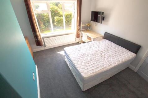 bedroom 1 .jpg