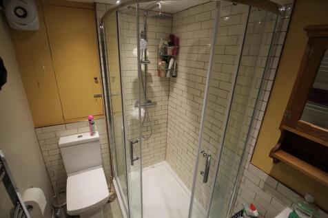 Bathroom 1.jpg