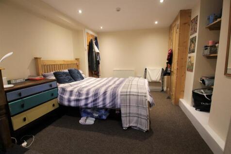 Bedroom 1.jpg
