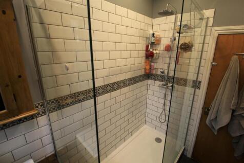 Bathroom 3.jpg