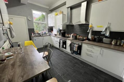 Kitchen 2.jpeg