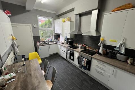 Kitchen 1.jpeg