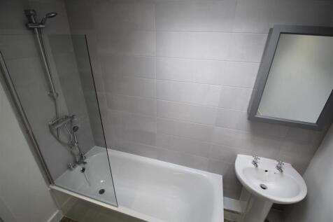 Bathroom 1.jpg