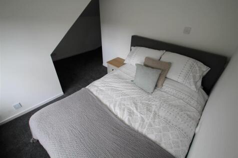 Bedroom 6 3.jpg