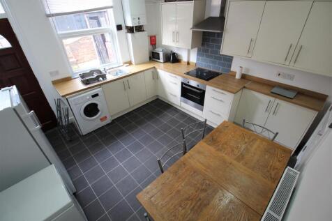Kitchen 2.jpg