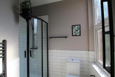 Bathroom 1 2.jpg