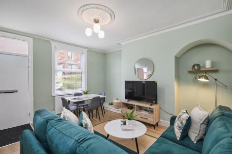 2 Wetherby Grove_03.jpg