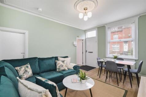 2 Wetherby Grove_04.jpg