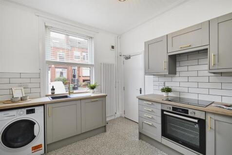 2 Wetherby Grove_07.jpg