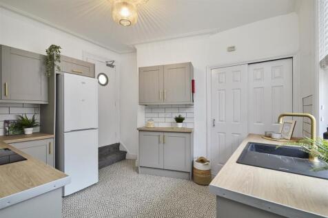 2 Wetherby Grove_08.jpg