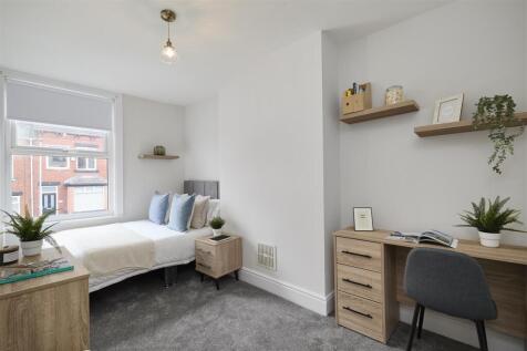 2 Wetherby Grove_13.jpg