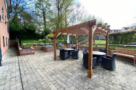 Garden/Seating Area 
