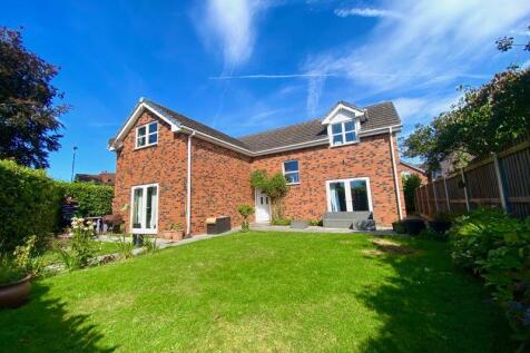 Front Garden/Elevation