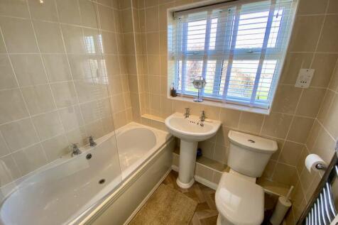 Family Bathroom/WC