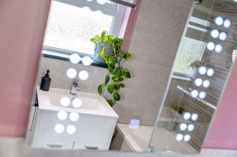 Family Bathroom/WC