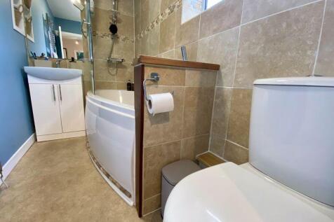 Family Bathroom/WC