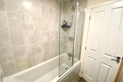 Bathroom (Second Floor)