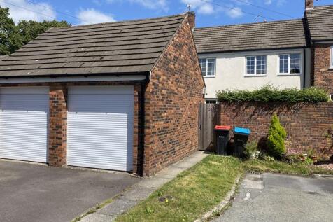 Parking/Drive/Single Garage