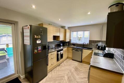 Modern Dining Kitchen