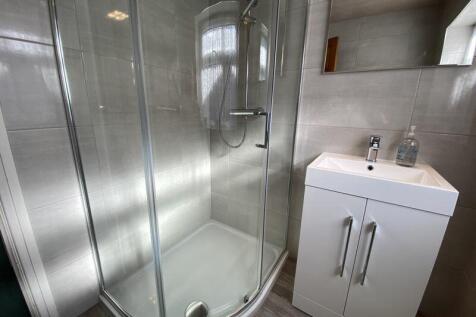 Modern Shower Room/WC