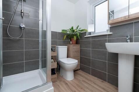 Bedroom One EnSuite Shower