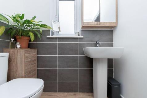 Bedroom One Ensuite Shower