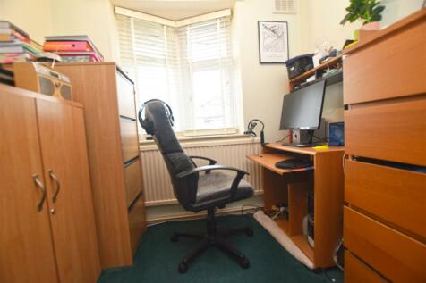 BEDROOM 3 / STUDY