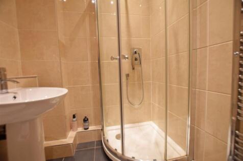 EN-SUITE TO MASTER BED