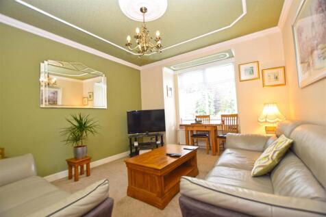 REAR LOUNGE