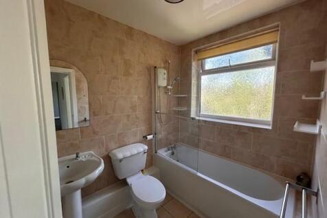 Bathroomn.jpg