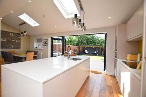 FAMILY DINING KITCHEN